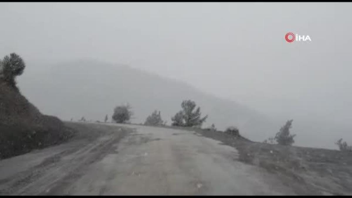 Ağır kar yağışı nedeniyle Spil Dağı Ulusal Parkı'nın yolları kapandı
