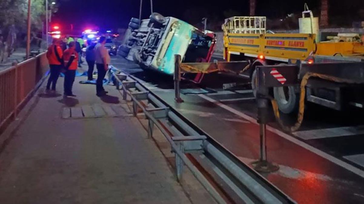 Alanya Kestelspor'un kadro otobüsü, Ofspor deplasmanından dönerken kaza yaptı: 2 futbolcunun durumu ağır