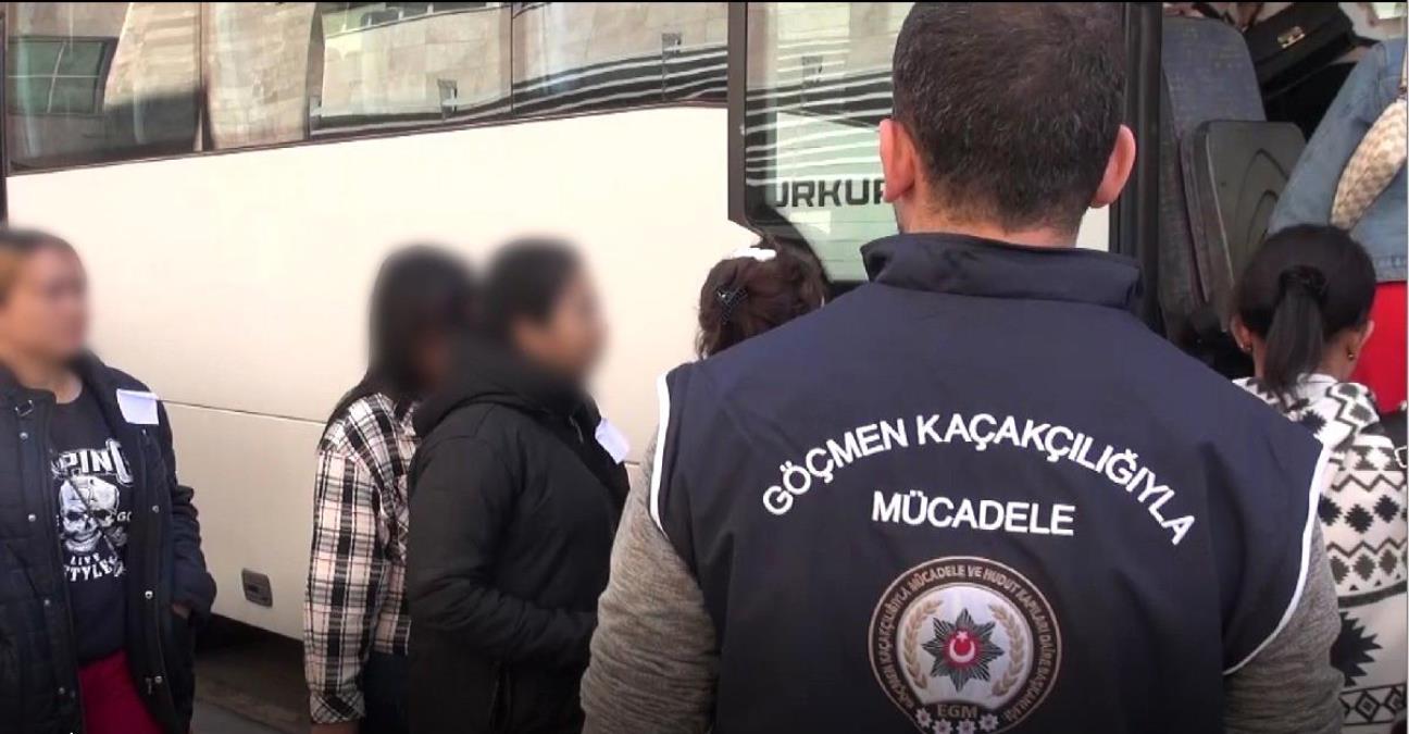 Antalya'da hamamda kaçak çalışanlara polis baskını