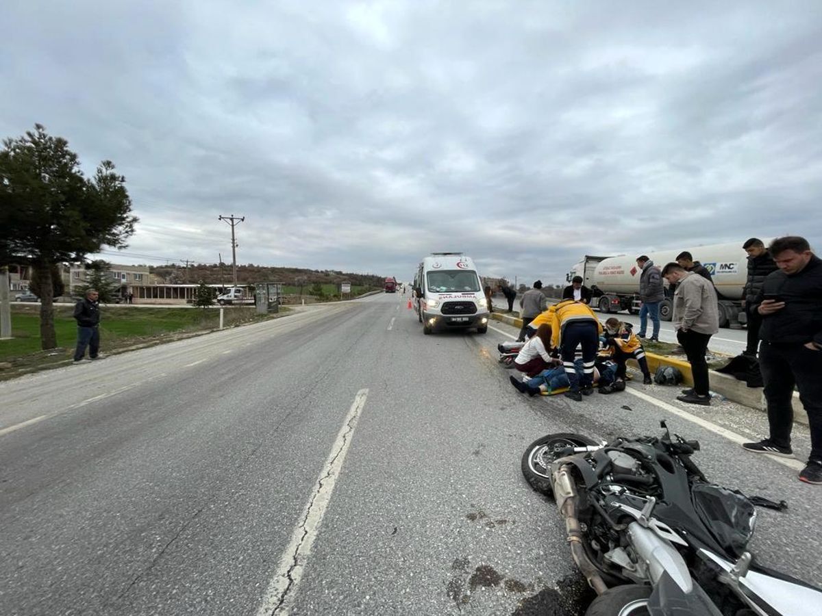 Arabaya geriden çarpan motosiklet şoförü hayatını kaybetti