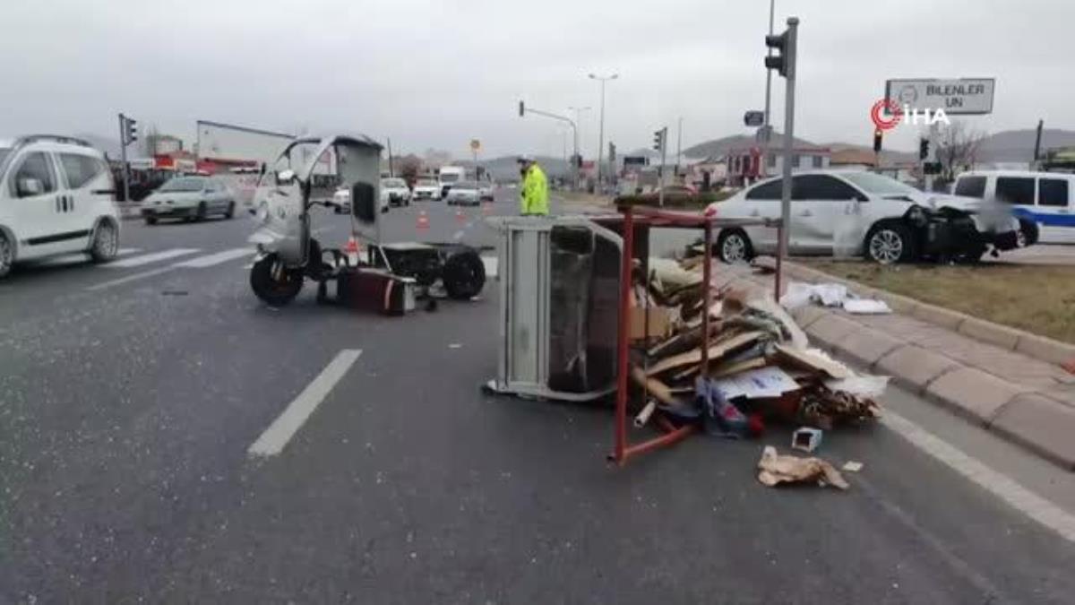 Arabayla çarpışan moped şoförü hayatını kaybetti