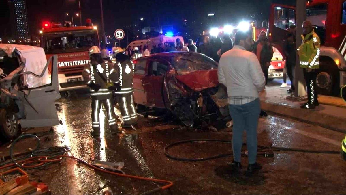 Bağcılar'da refüjü aşan ehliyetsiz şoför facia yaşattı: 1'i ağır 3 yaralı