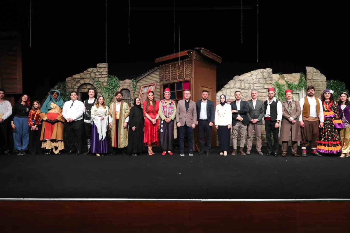 Başakşehir Tiyatro Akademisi'nde ki genç yetenekler en seçkin 231 oyunu, 120 bin 990 sanatseverle buluşturdu
