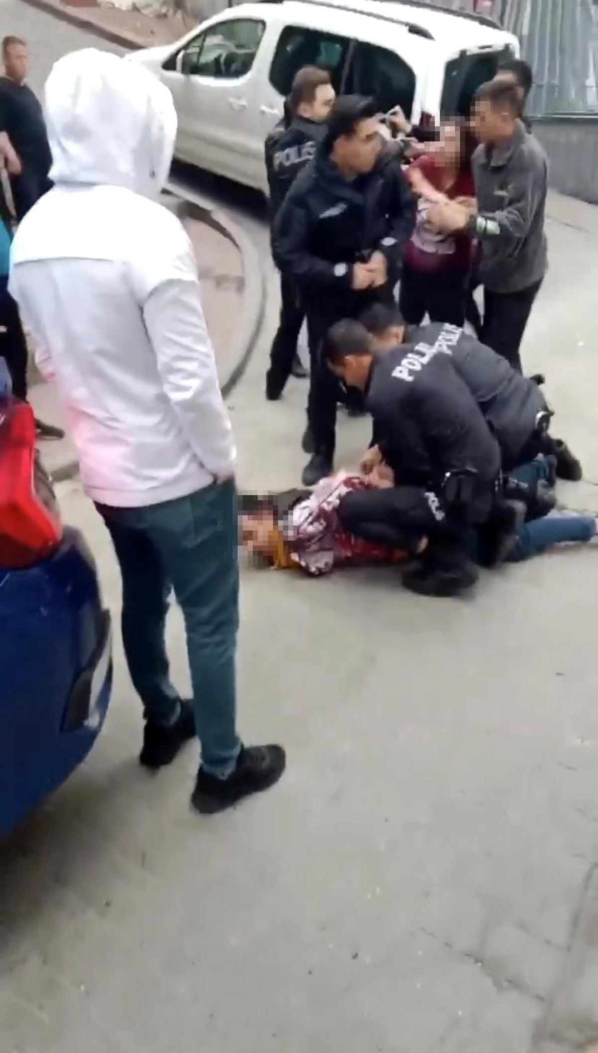 Beyoğlu'nda KADES ihbarına giden polise atak: 5 polis yaralı, 3 gözaltı