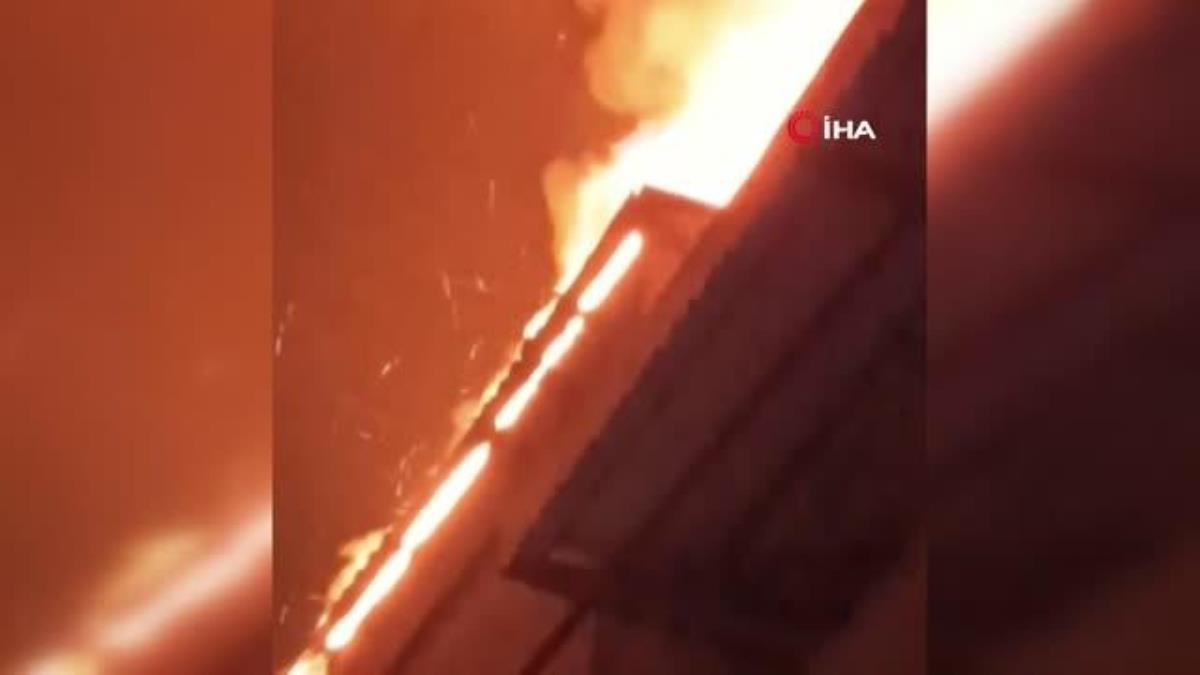 Bursa'da binanın çatısı alev alev yandı