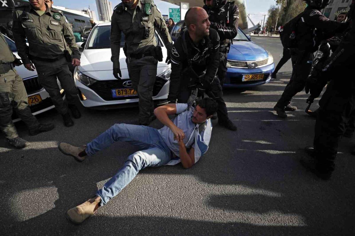 Çok sağcı İsrailli bakanlar destekçilerini yargı ıslahatına takviye için sokağa çağırdı