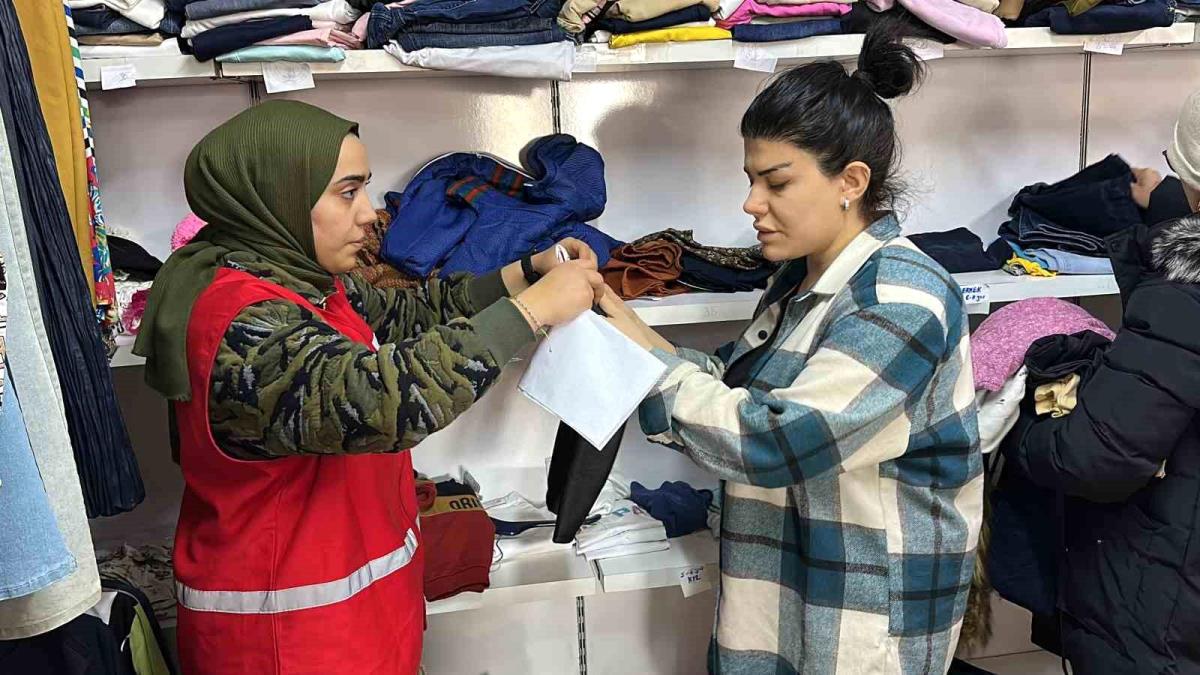 Depremzedelere Kızılay'dan yardım eli: Tüm gereksinimleri karşılanıyor