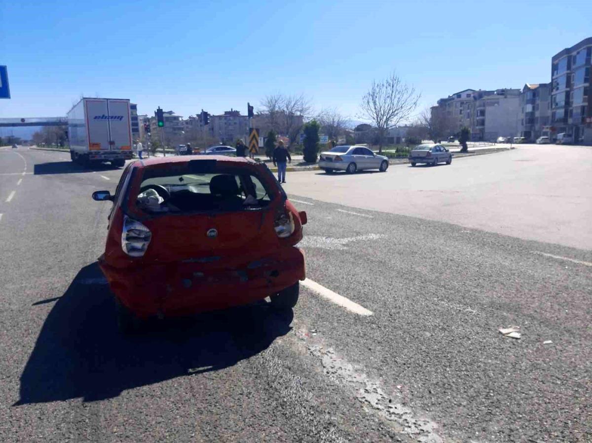 Edremit'te zincirleme trafik kazası: 1 yaralı