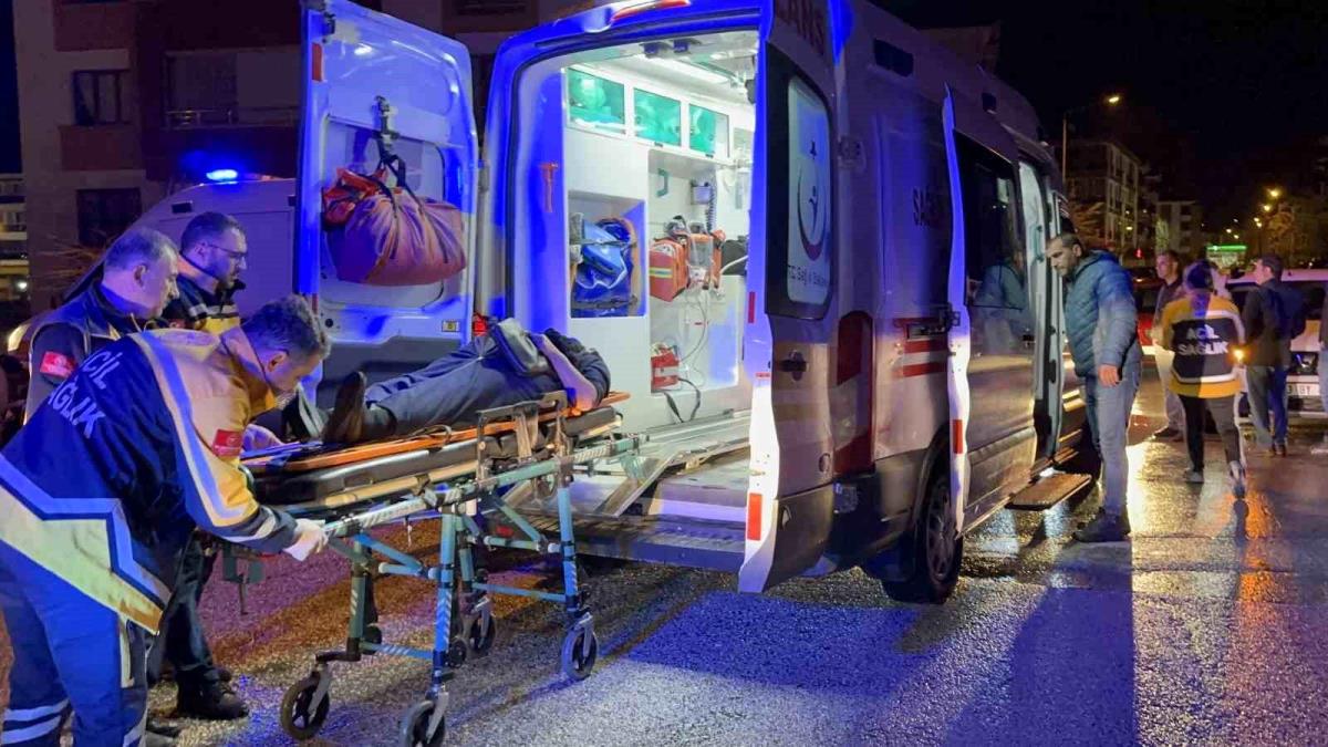 Elazığ'da iki araba çarpıştı: 7 yaralı