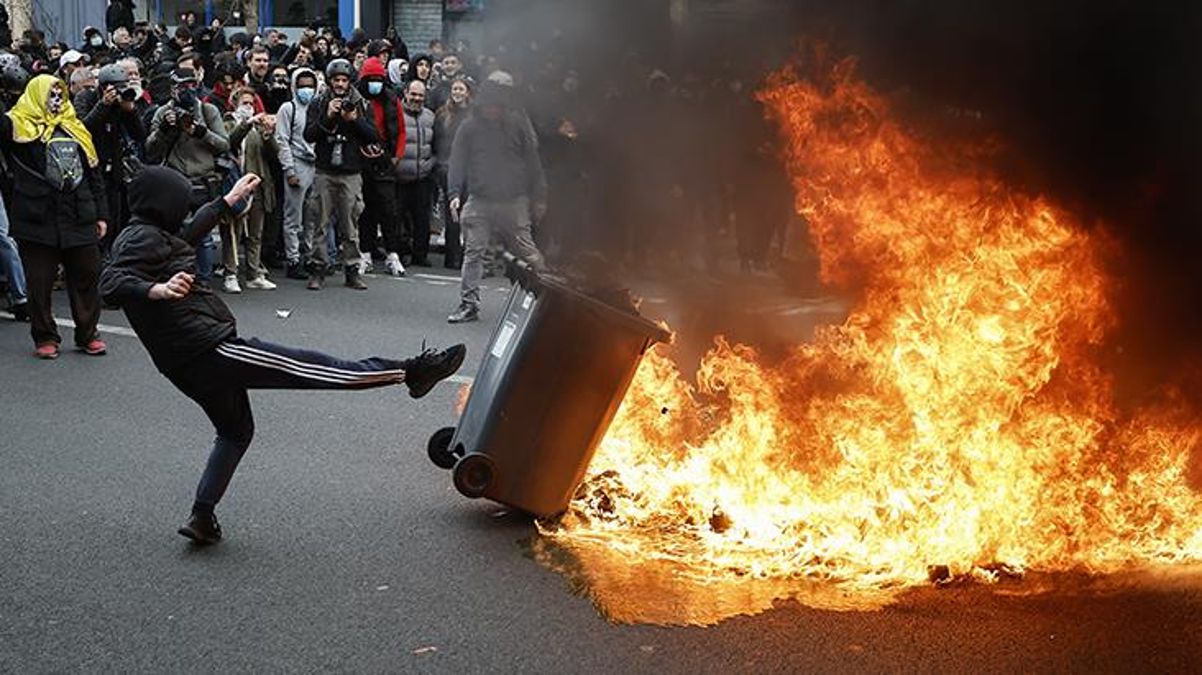 Fransa'da göstericiler emeklilik ıslahatına karşı aylardır sokakları terk etmedi! 27 gözaltı