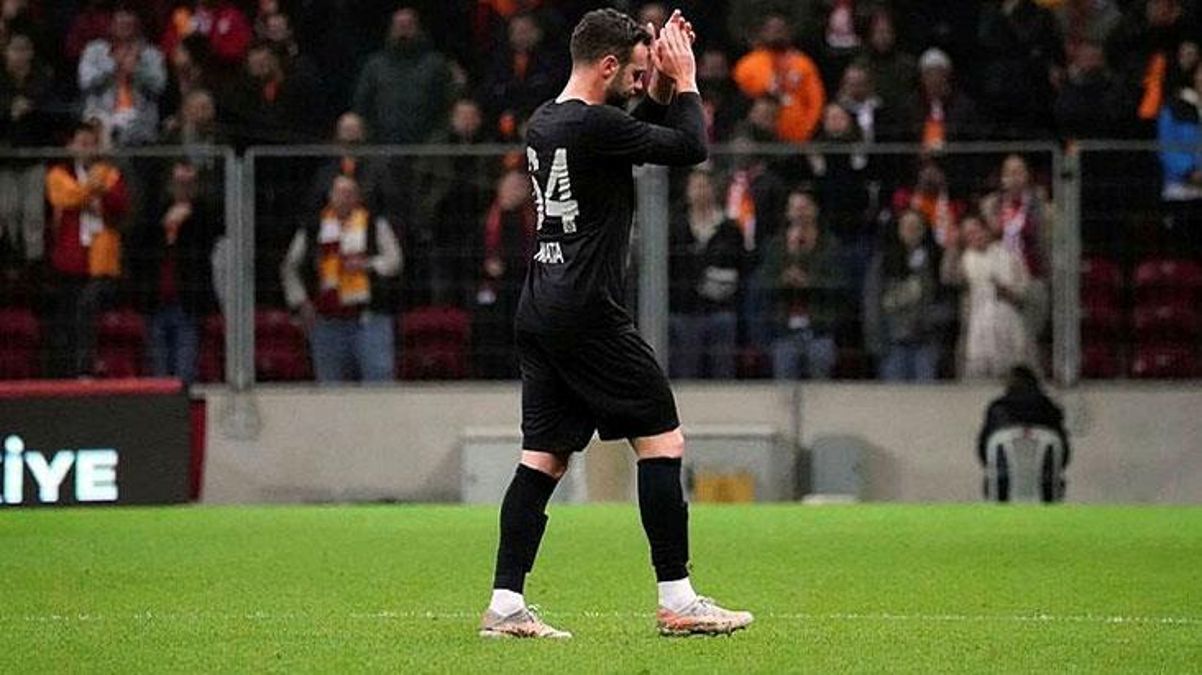 Galatasaray'ın yıldızı Mata'nın Kasımpaşa maçının başında kenara neden geldiği ortaya çıktı: Belinde ağrılar var