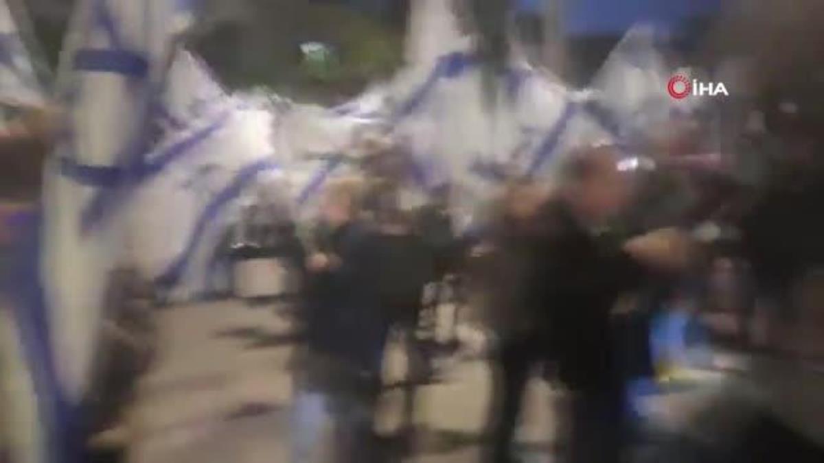 İsrail'de Savunma Bakanı'nın misyondan alınmasının akabinde sokaklar karıştı
