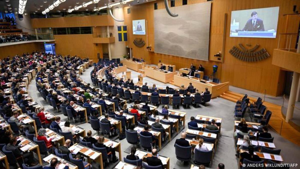 İsveç parlamentosu NATO'ya üyeliğin yolunu açtı