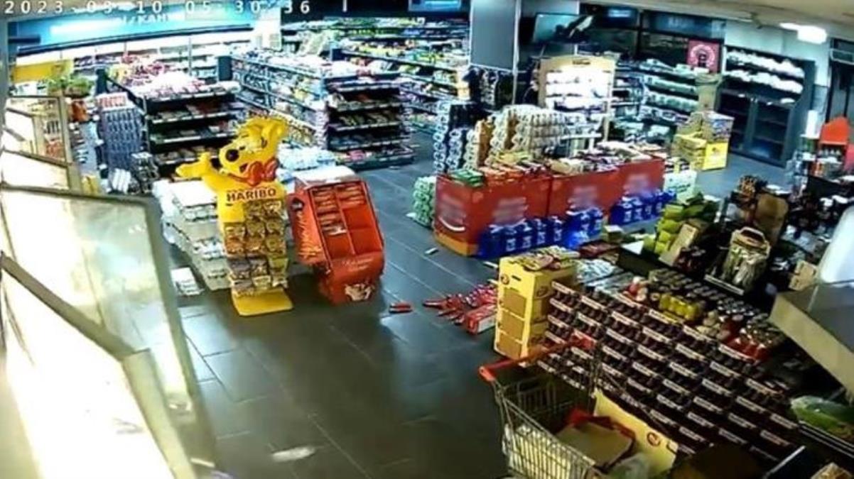 Kayseri'deki 4.8 sarsıntı, marketin güvenlik kamerasına yansıdı! Raflardaki eserler yere saçıldı