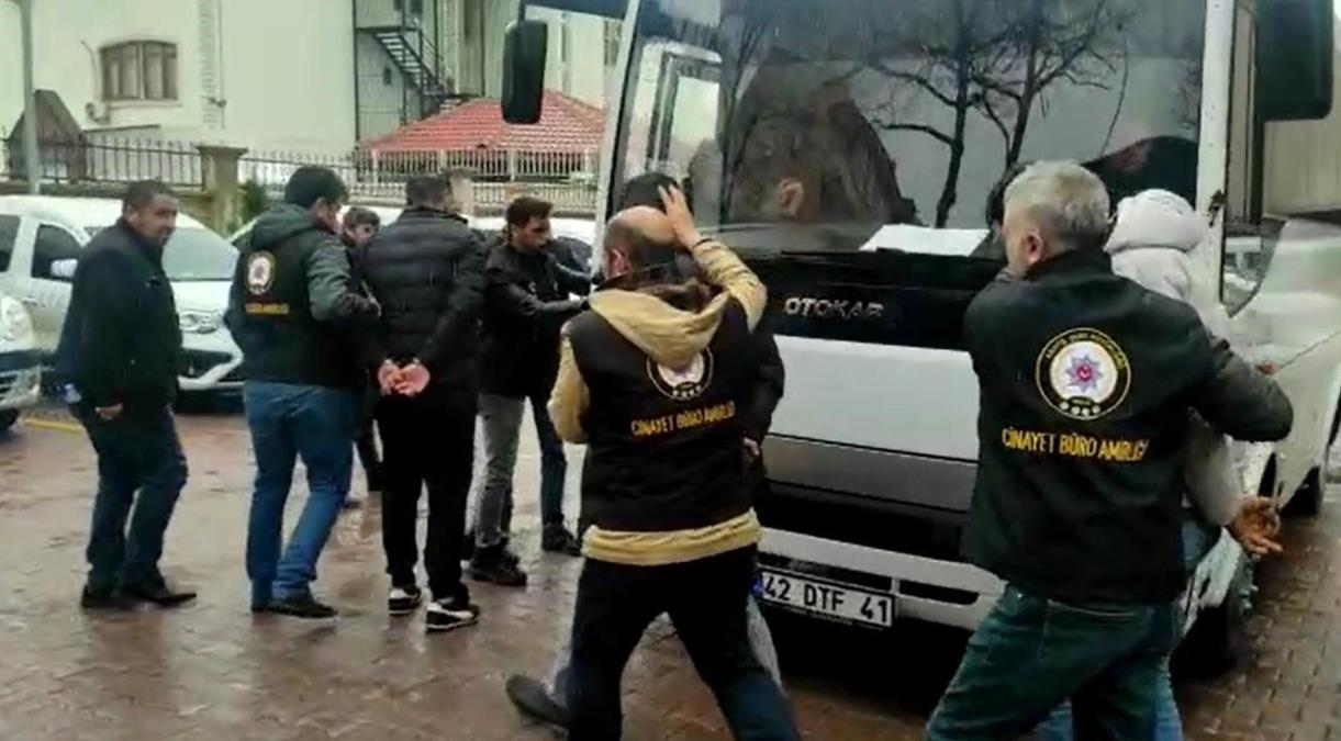 Konya'da caddede silahlı çatışmaya giren 6 kuşkulu tutuklandı
