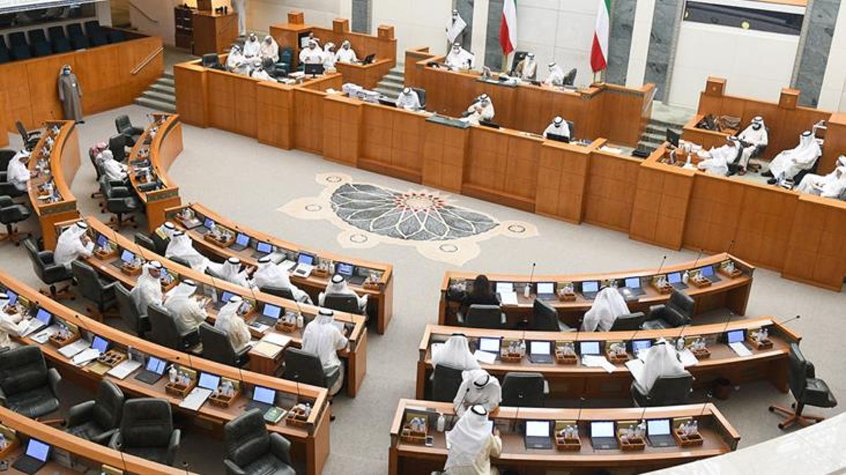 Kuveyt'te Anayasa Mahkemesi parlamento seçimini iptal etti! Eski vekiller meclise geri döndü