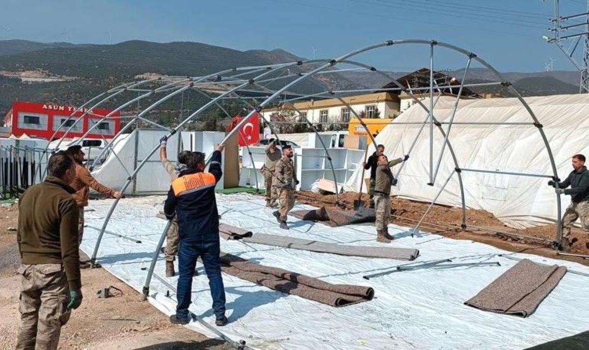 Mardin Büyükşehir Belediyesi sarsıntı bölgesinde çalışmalarını sürdürüyor