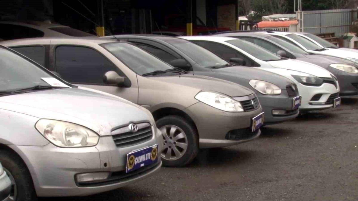 Oto hırsızlığı çetesinin çaldığı araçlar Ataşehir'de sahiplerine teslim edildi