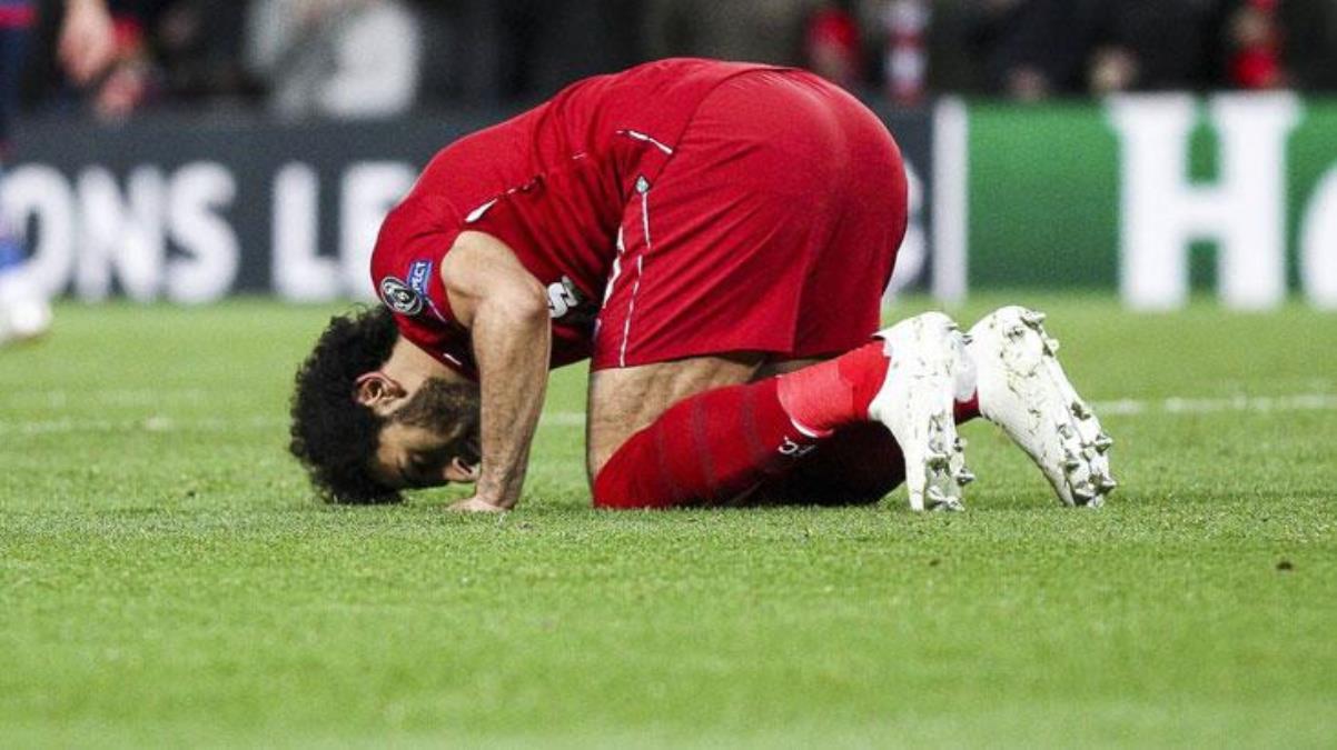 Premier Lig idaresinden Müslüman futbolculara jest! İftar vaktinde maça orta verilecek