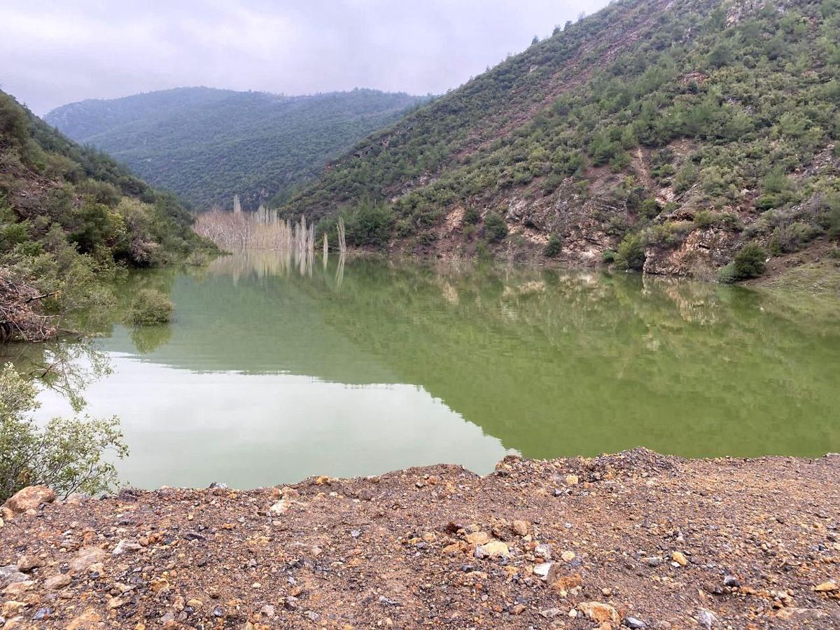 Sarsıntı bölgesinde doğal göl paniği