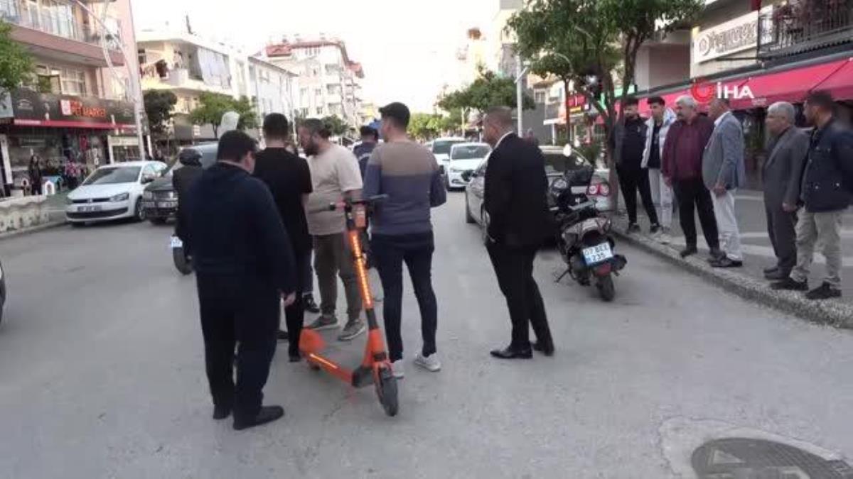 Scooter ile motosiklet çarpıştı: Motosiklette bulunan 2 kişi yaralandı