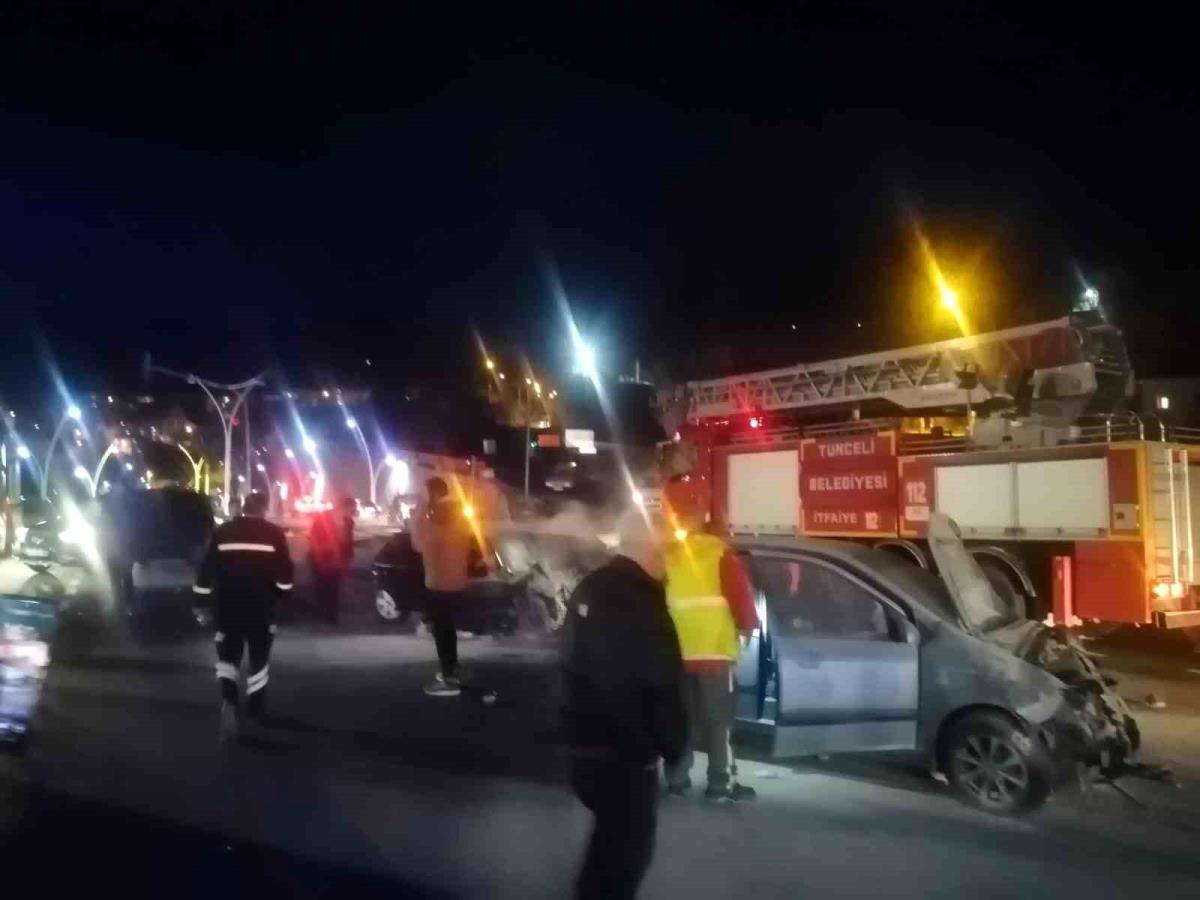 Tunceli'de iki araba çarpıştı: 5 yaralı
