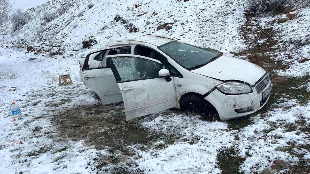 Yozgat'ta araba şarampole yuvarlandı: 5 yaralı