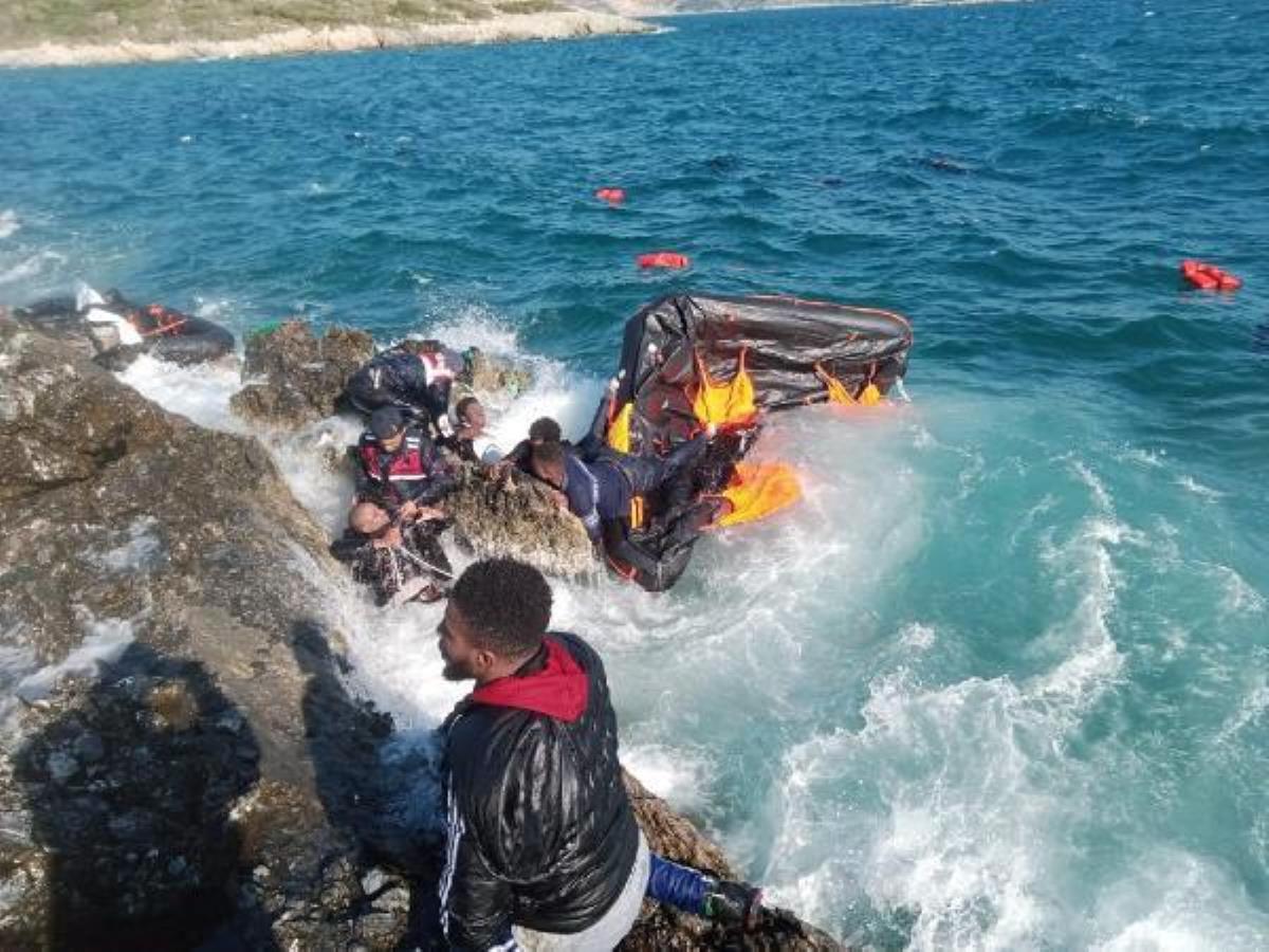 Yunan ögelerinin geri ittiği 38 göçmen kurtarıldı, 4 kişinin cesedine ulaşıldı (2)