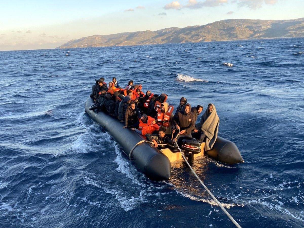 Yunan unsurlarınca mevte terk edilen 46 kaçak göçmen kurtarıldı