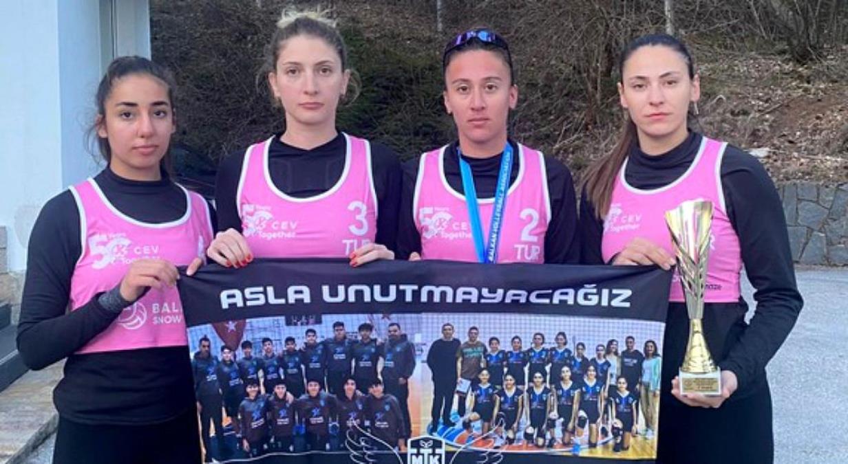DPÜ SBF Akademisyenin yer aldığı Bayan Ulusal Kar Voleybolu Ekibi Balkan Şampiyonu