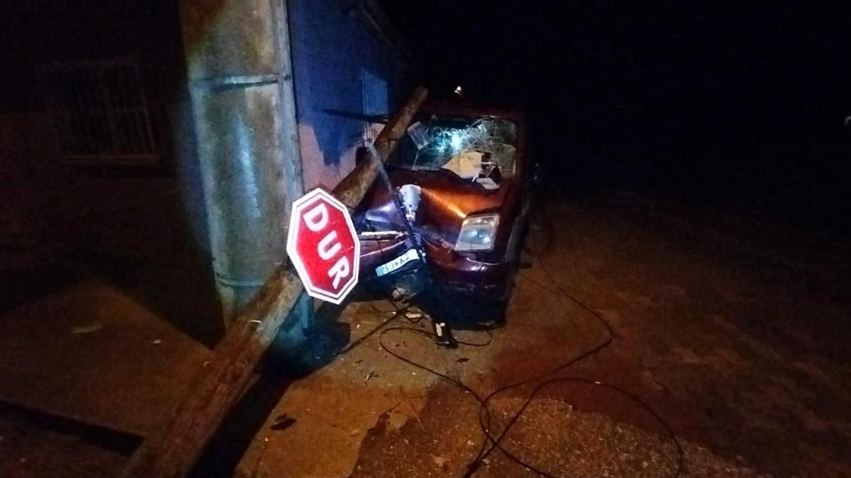 Edirne'de direğe çarpan şoför yaralandı