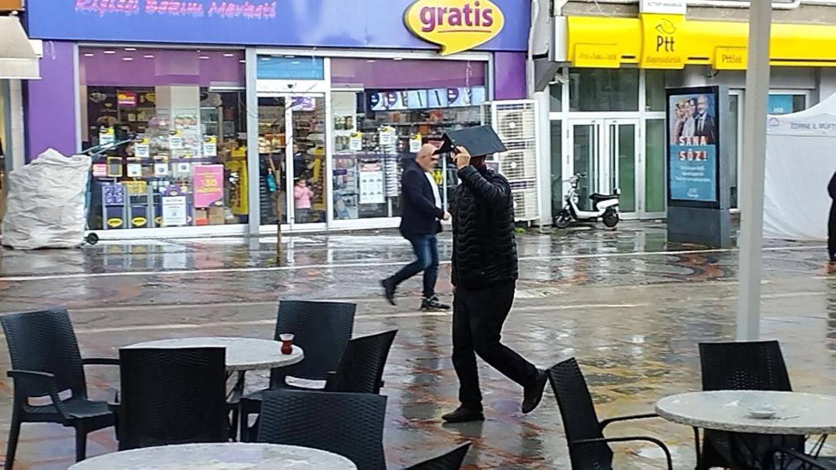 Edirne'de sağanak yağış ve dolu tesirli oldu
