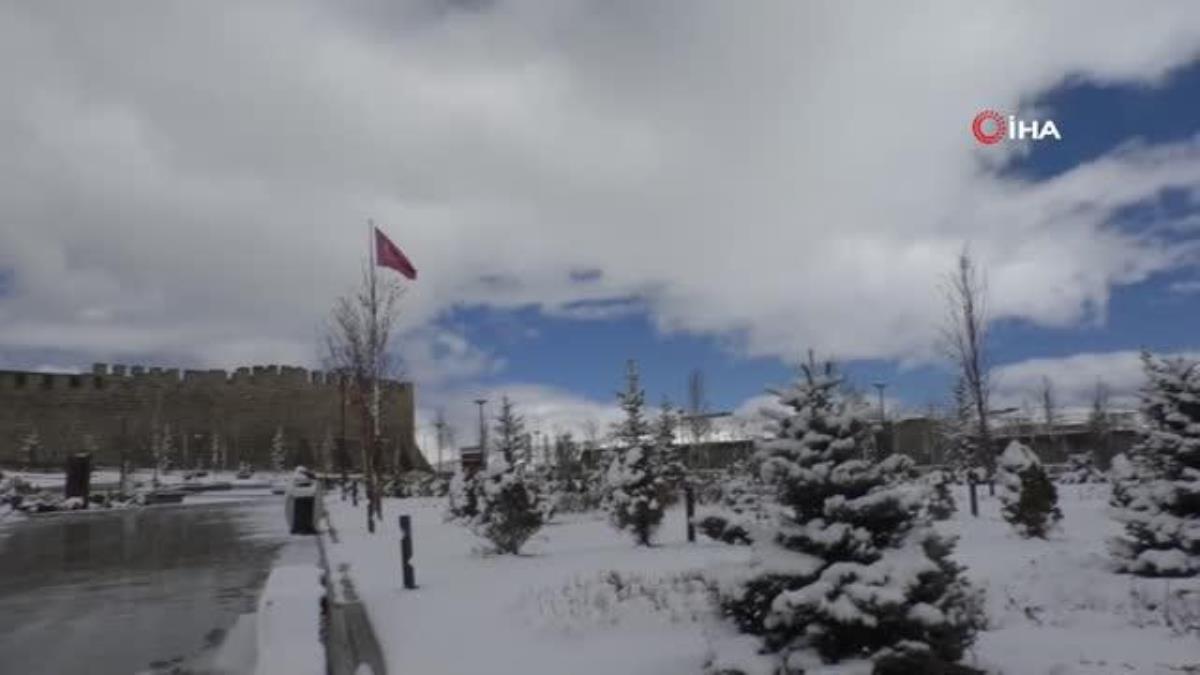 Erzurum'da kış geri geldi