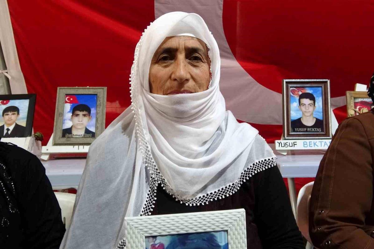 Evlat nöbetindeki gözü yaşlı anne: "8 yıldır terörle gayret ediyorum"