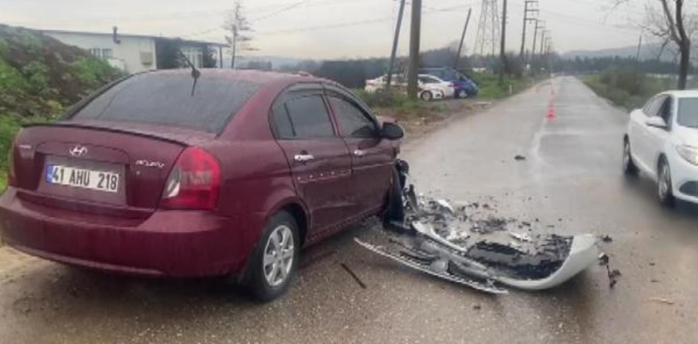 Gebze'de iki araba baş başa çarpıştı: 7 yaralı