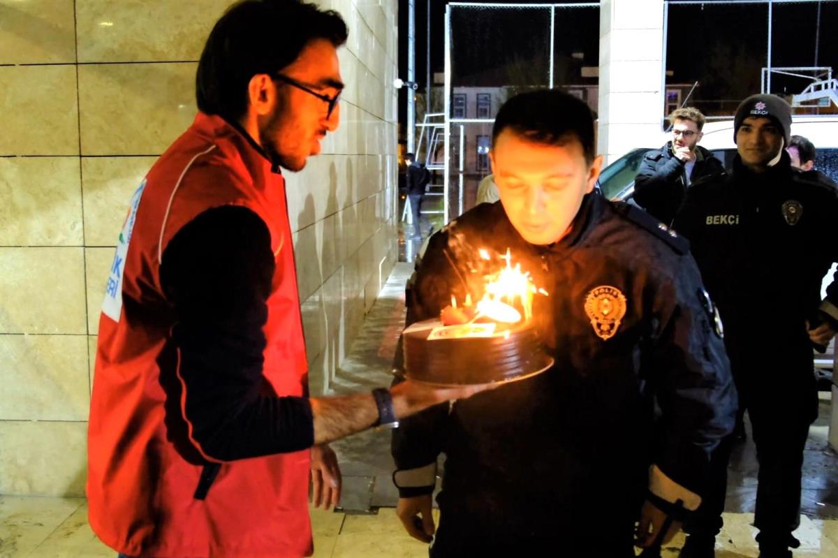 'Kavga var' diye çağrılan polislere pasta sürprizi