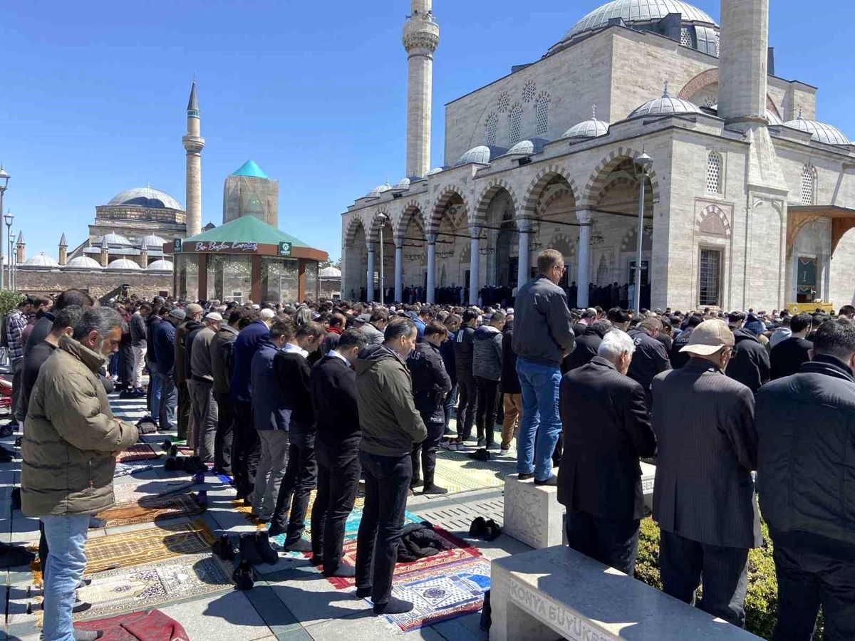 Konya'da Ramazan ayının son Cuma namazı kılındı