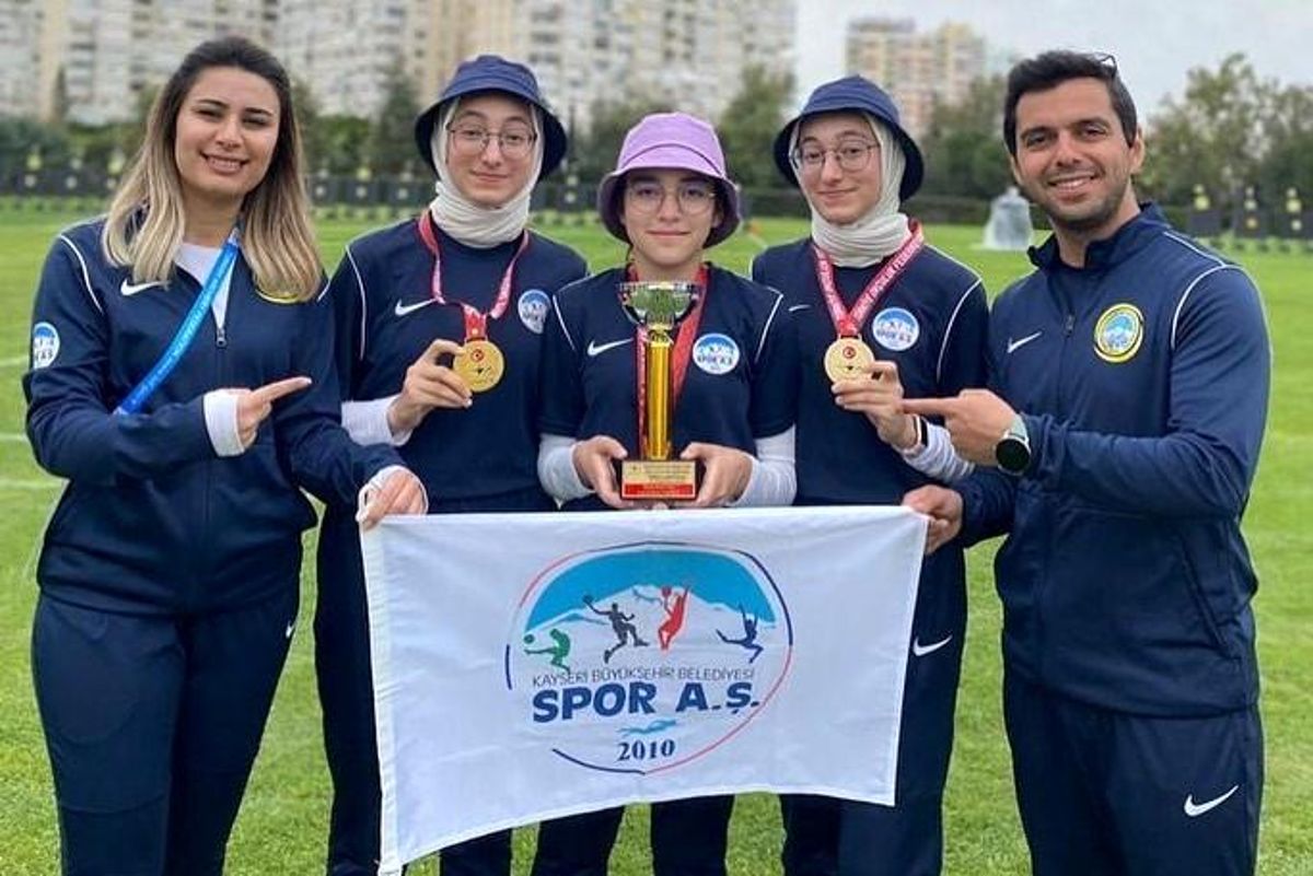 Lider Büyükkılıç'tan Türkiye Şampiyonu, Kayseri'nin gururu okçulara tebrik