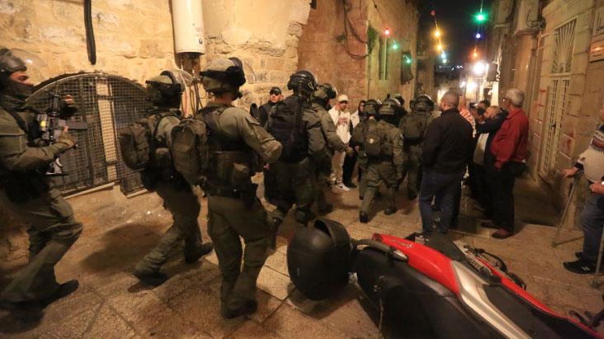 Mescid-i Aksa'ya baskınlar, İsrail'deki Arapları sokağa döktü! Polisin müdahalesi sert oldu