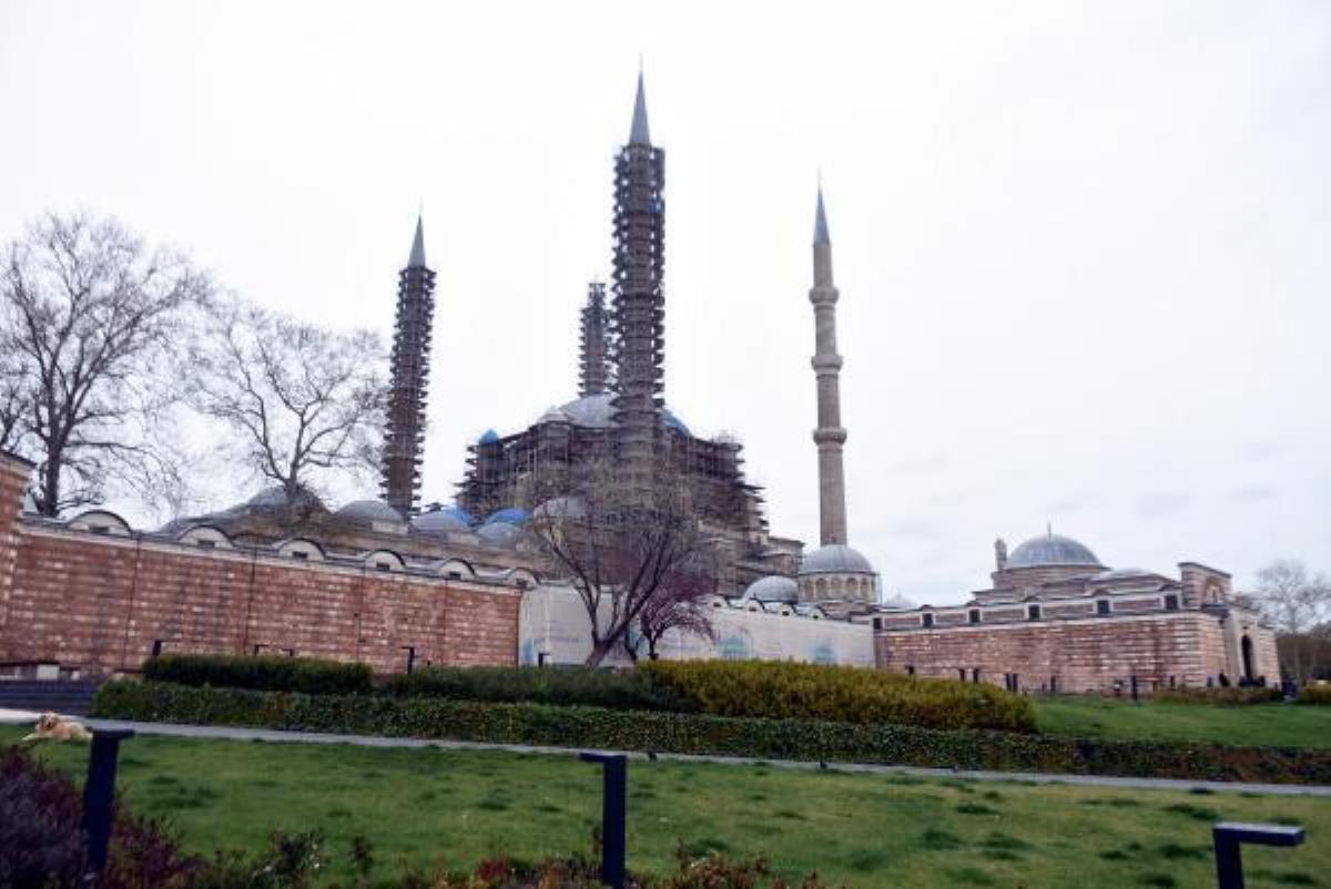 Selimiye Camii'nde onarım çalışmaları turist sayısını düşürdü