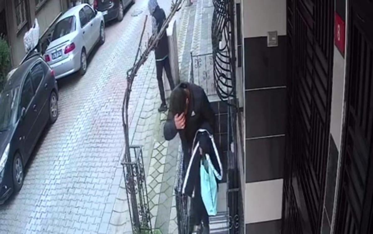 Sultangazi'de değişik hırsızlık kamerada: Tespih sallayarak nöbet tuttu
