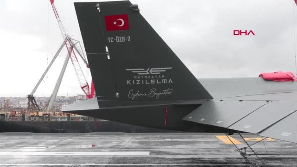TCG Anadolu, dünyanın birinci silahlı insansız hava aracı gemisi olarak Deniz Kuvvetleri Komutanlığı'na teslim edildi