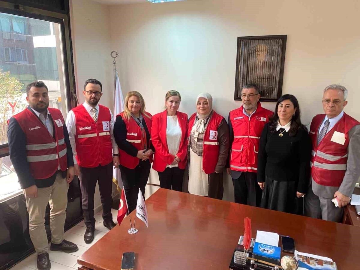 AK Parti İstanbul Milletvekili Adayı Süslü, Kızılay'a kan bağışı davet yaptı