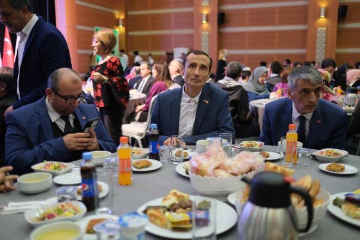 AK Parti İstanbul Vilayet Başkanlığı'nda 'engelsiz iftar programı' düzenlendi