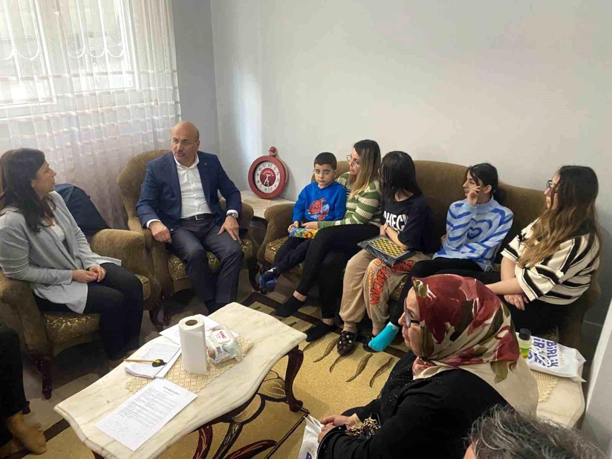 AK Parti Milletvekili Adayı Orhan Narin'den depremzede aileye ziyaret