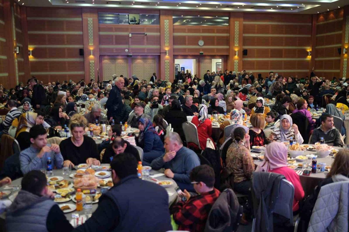 AK Parti Vilayet Başkanlığında 'engelsiz iftar programı' düzenlendi