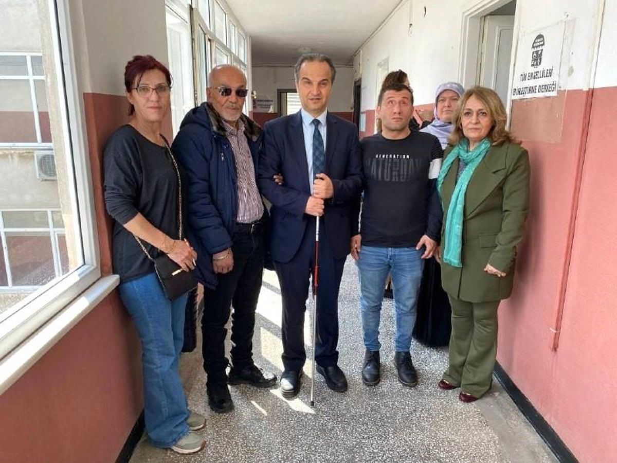 AK Parti'li görme engelli milletvekili adayı Cemal Donat esnaf ve STK'ları ziyaret etti