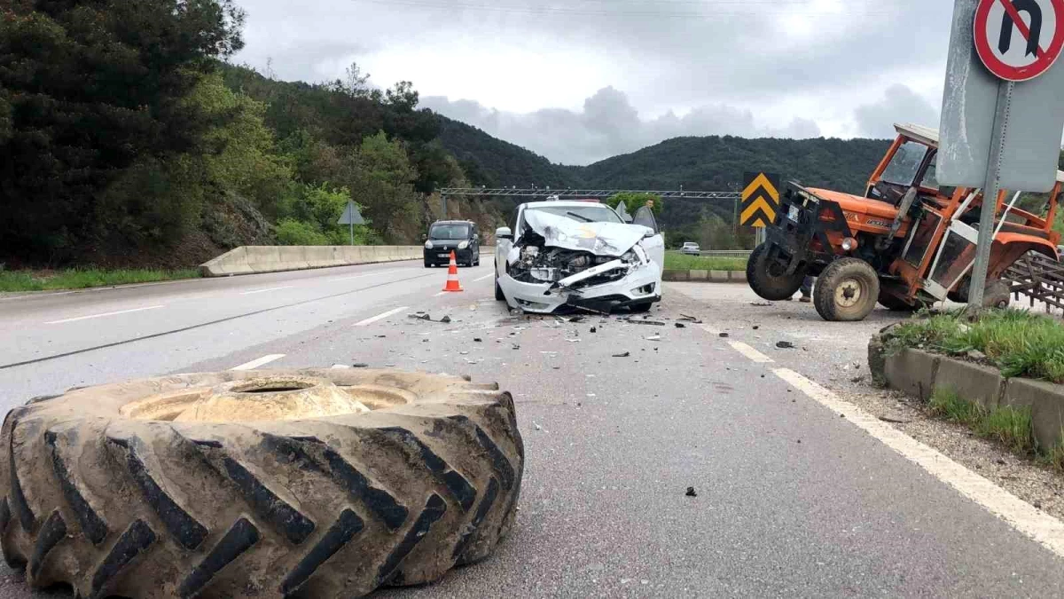 Amasya'da traktör ile araba çarpıştı, 3 yaralı