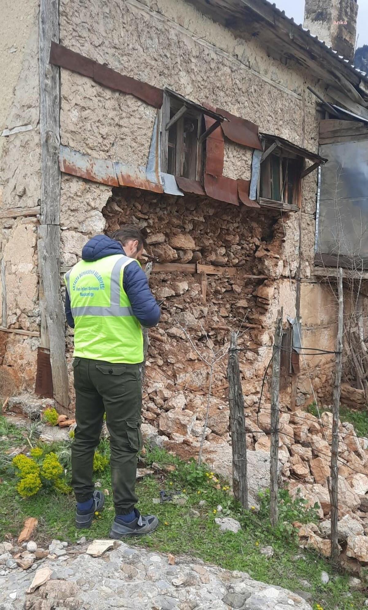 Antalya Büyükşehir Ekipleri Adana'da Hasar Tespit Yaptı
