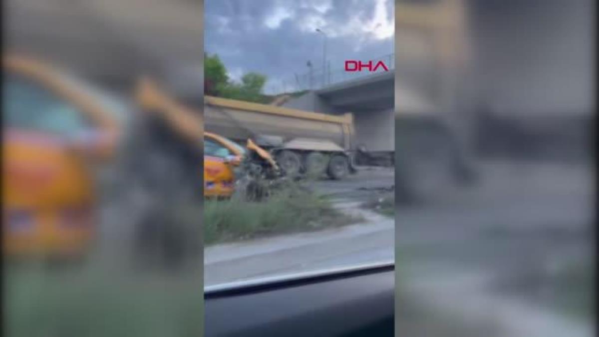 Arnavutköy'de 3 aracın karıştığı kazada 1 kişi yaralandı